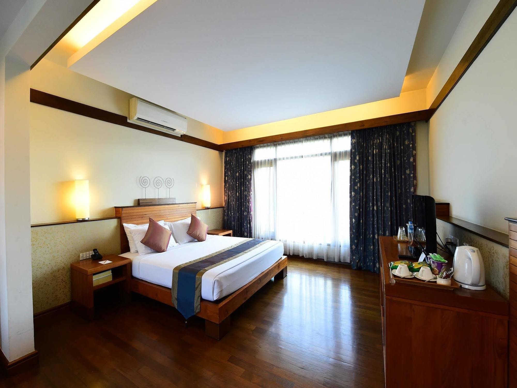 Hotel The Thingaha Nay Pyi Taw 5*